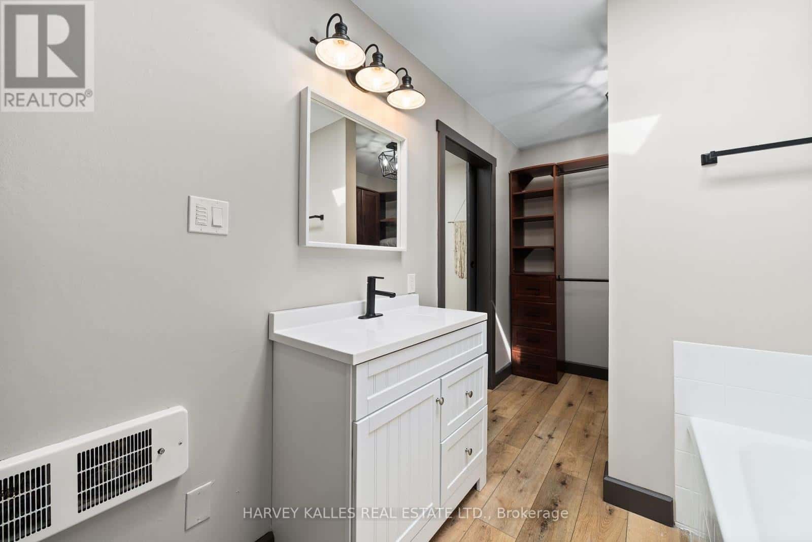 22 DEMILLE STREET — Prince Edward County (Sophiasburg Ward), Ontario - Photo 3 of 25