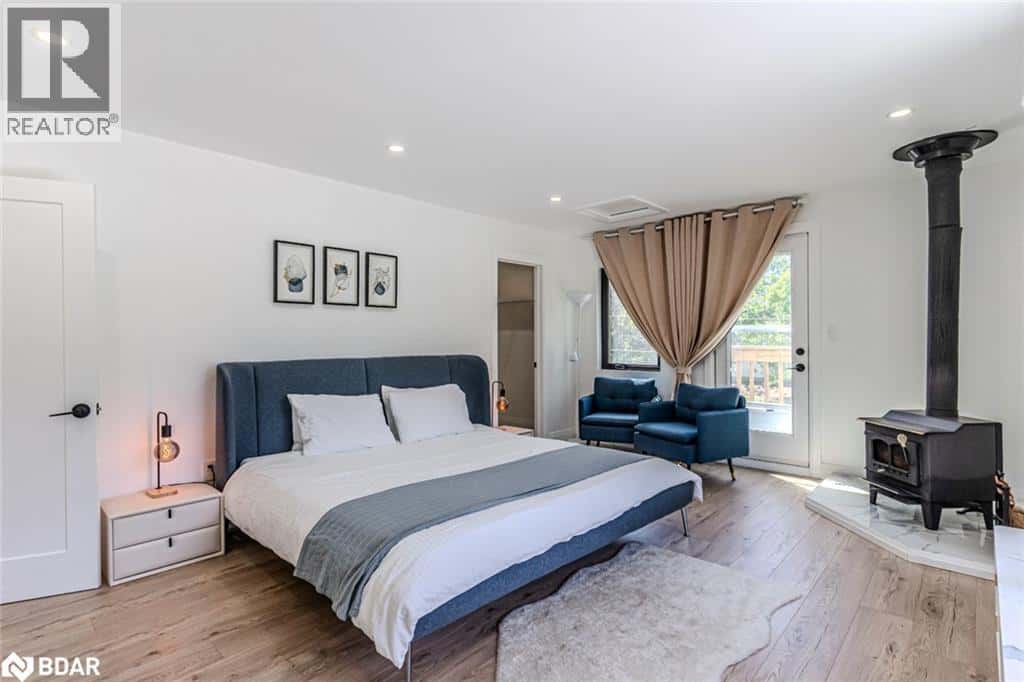 20 HILLVIEW Crescent — Midhurst, Ontario - Photo 5 of 33