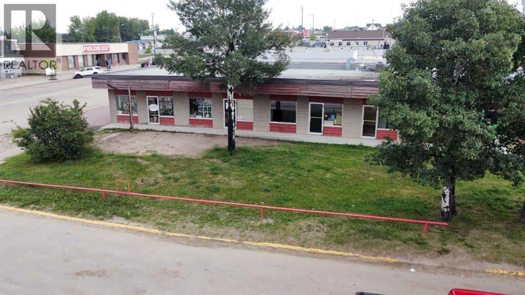 5006 A-D 50th Avenue — Valleyview, Alberta - Photo 5 of 6