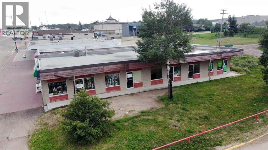 5006 A-D 50th Avenue — Valleyview, Alberta - Photo 4 of 6