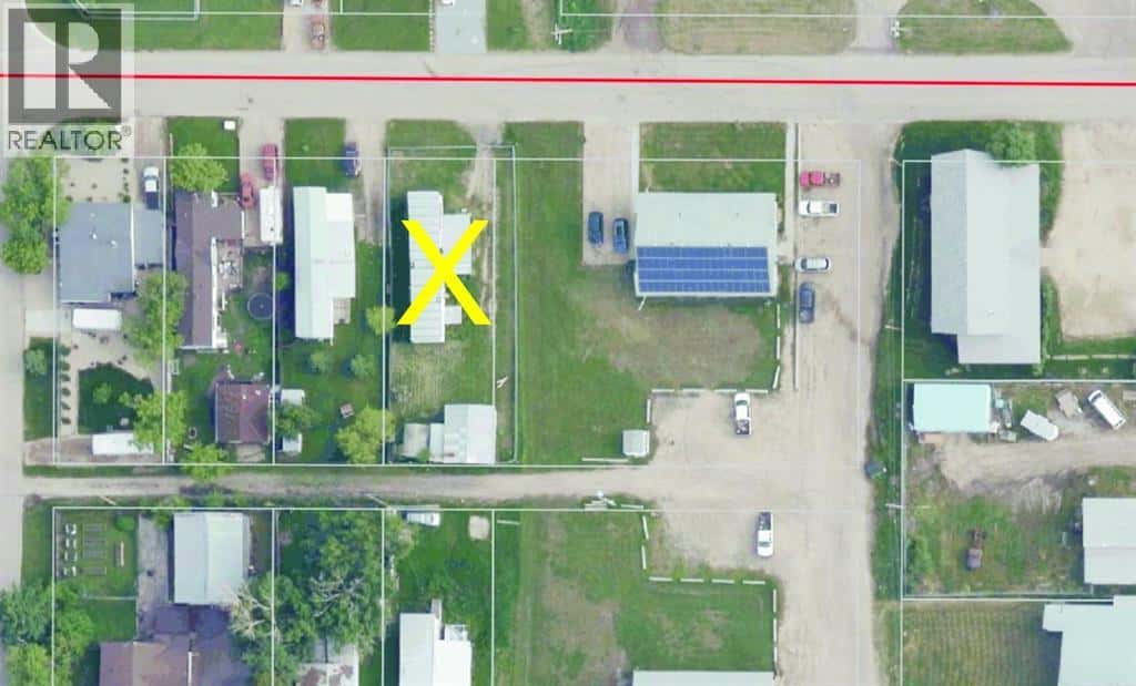 5004 52 Avenue — Valleyview, Alberta - Photo 3 of 5