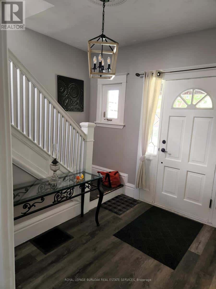 1 - 16 CEDAR AVENUE — Hamilton (Blakeley), Ontario - Photo 2 of 17