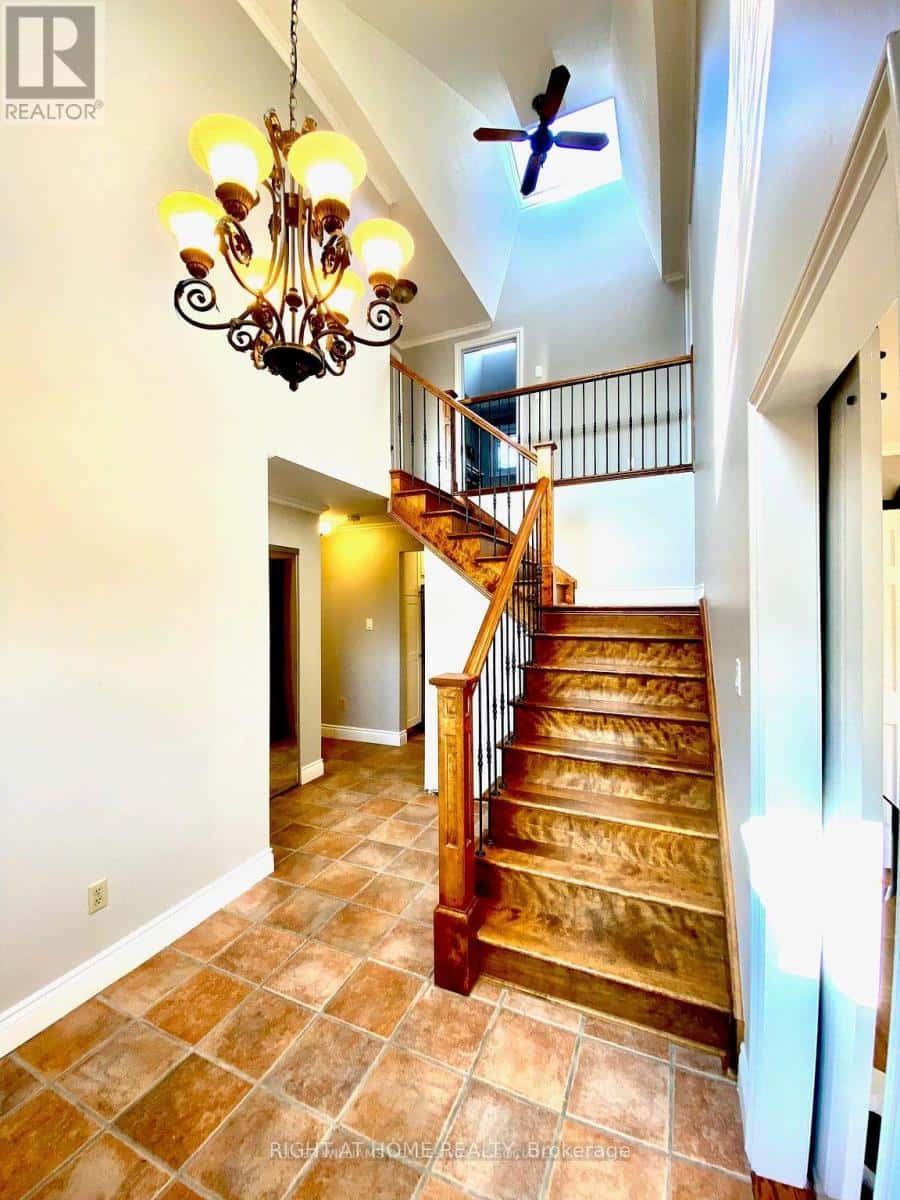 UPPER - 112 DOWNEY ROAD — Guelph (Kortright Hills), Ontario - Photo 2 of 19