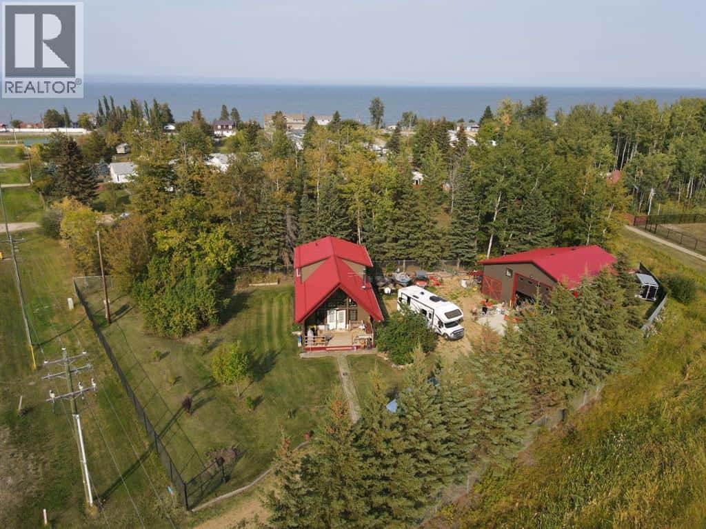 #7 Lakeview Drive — Joussard, Alberta - Photo 2 of 20