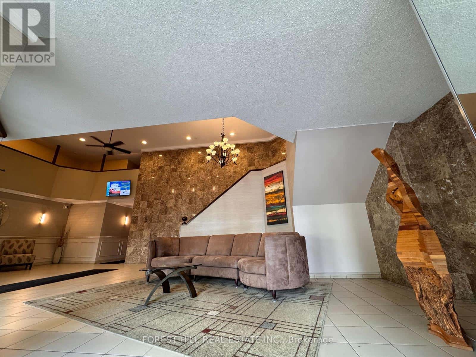 905 - 323 COLBORNE STREET — London East (East K), Ontario - Photo 4 of 27