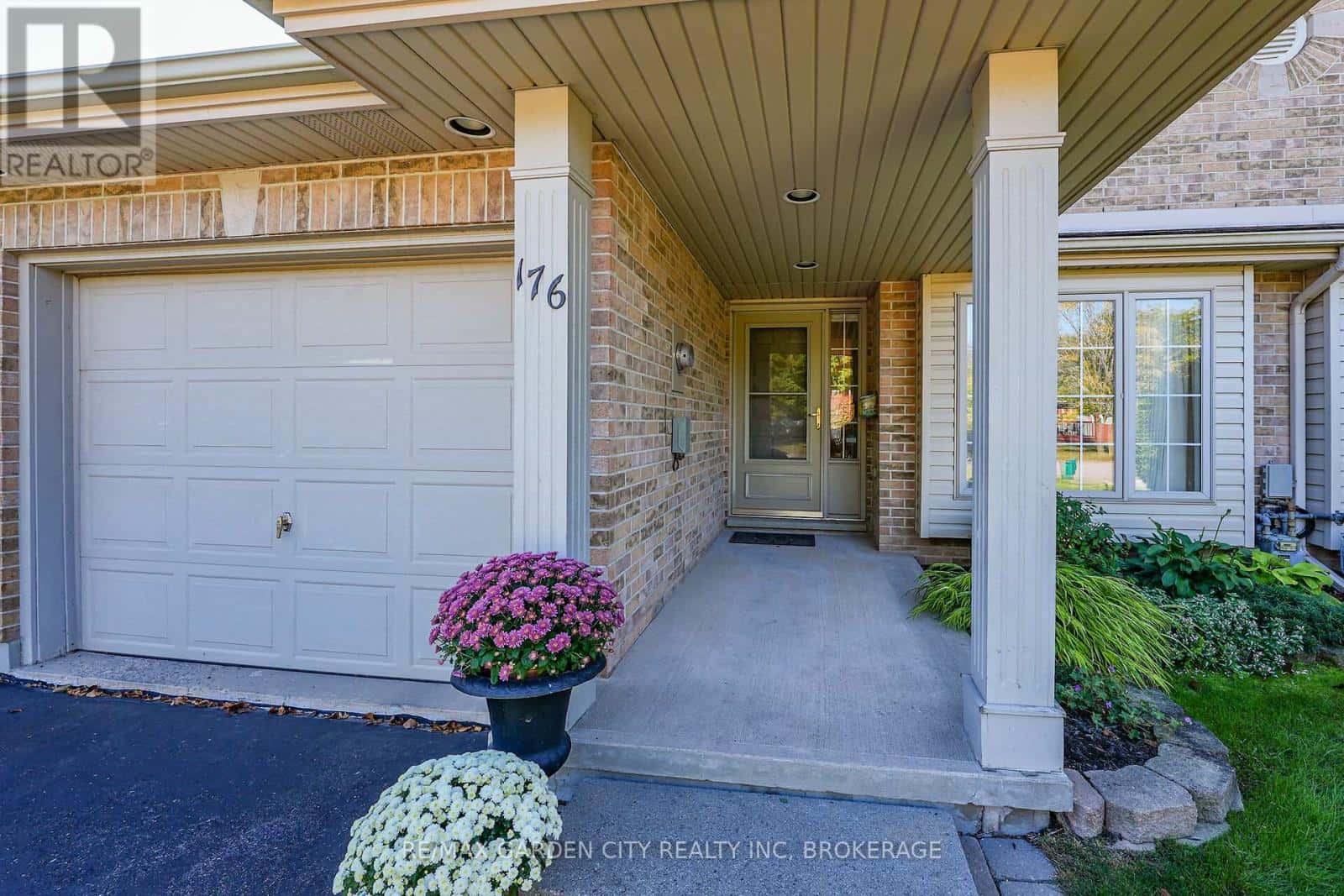 Pelham (Fonthill), Ontario — Pelham (Fonthill), Ontario - Photo 2 of 33