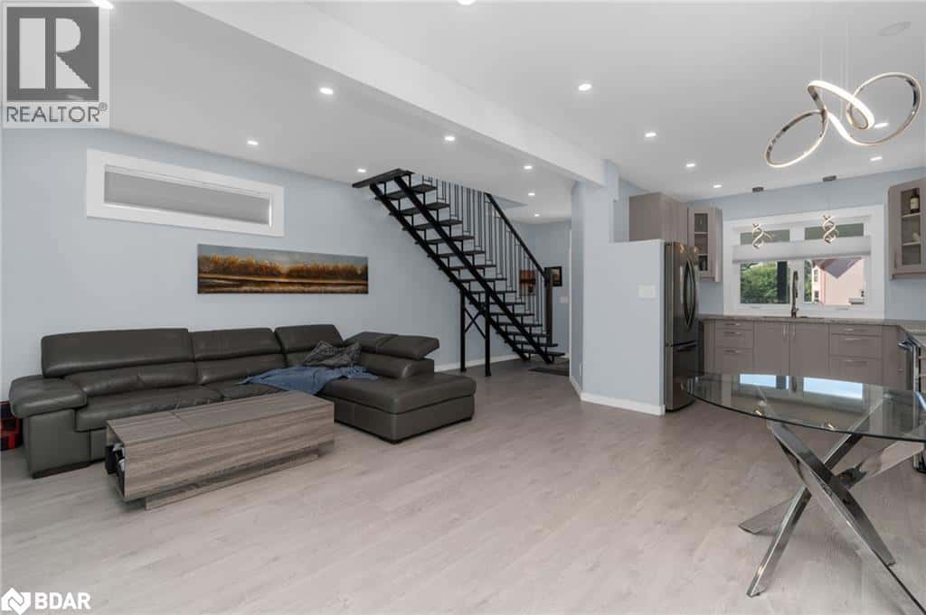 14 FETTERLY Street N — Huntsville, Ontario - Photo 2 of 26