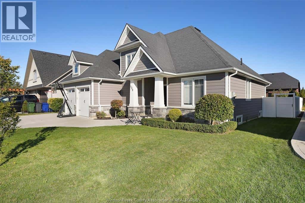 139 Blue Jay CRESCENT — Kingsville, Ontario - Photo 2 of 48