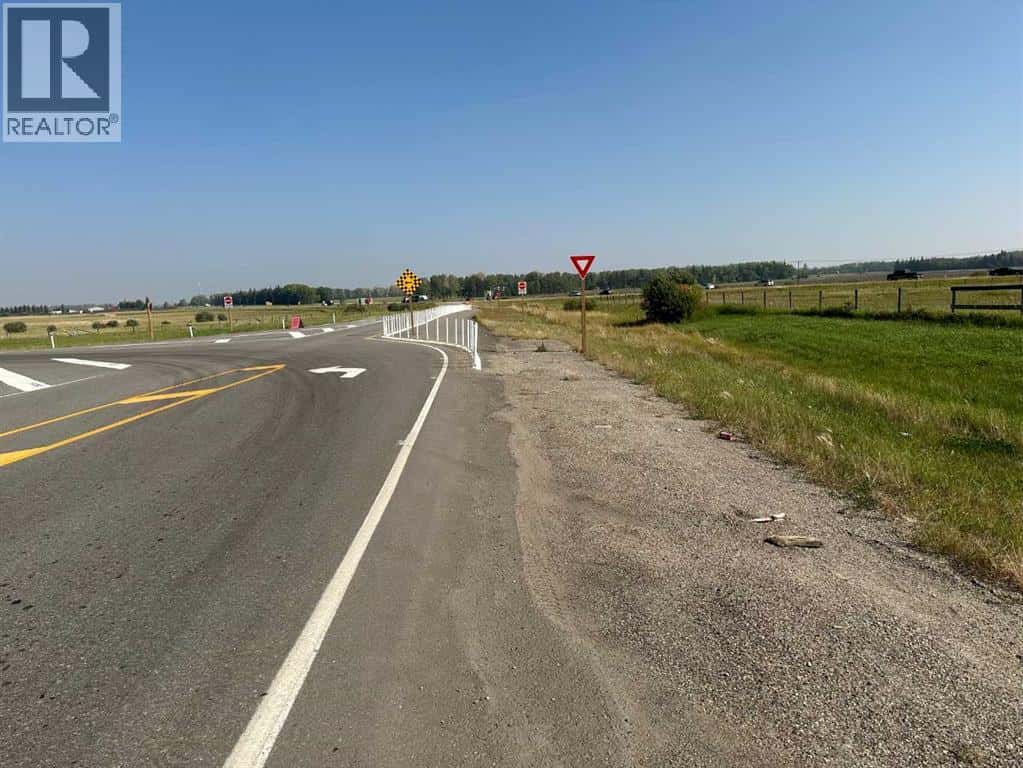 40, 34129 Hwy 2A Highway — Bowden, Alberta - Photo 5 of 8