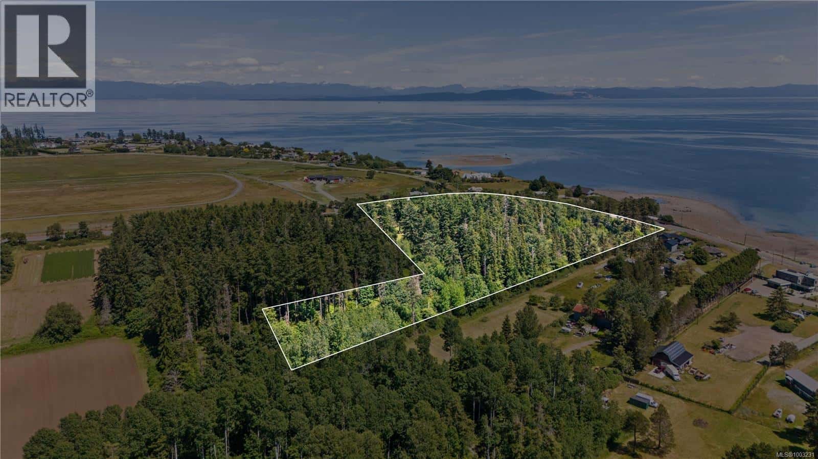 348 Lazo Rd — Comox, British Columbia - Photo 3 of 43