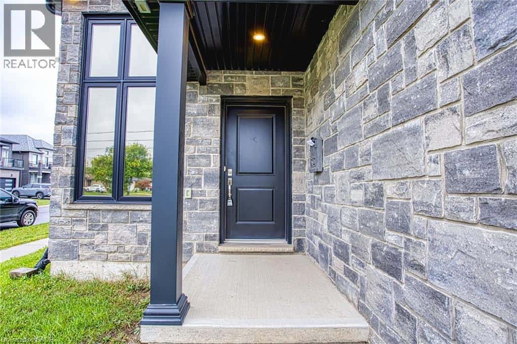 43 SAUER Avenue — Welland, Ontario - Photo 3 of 39