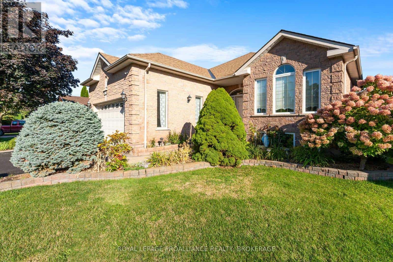 Kingston (City SouthWest), Ontario — Kingston (City SouthWest), Ontario - Photo 4 of 48