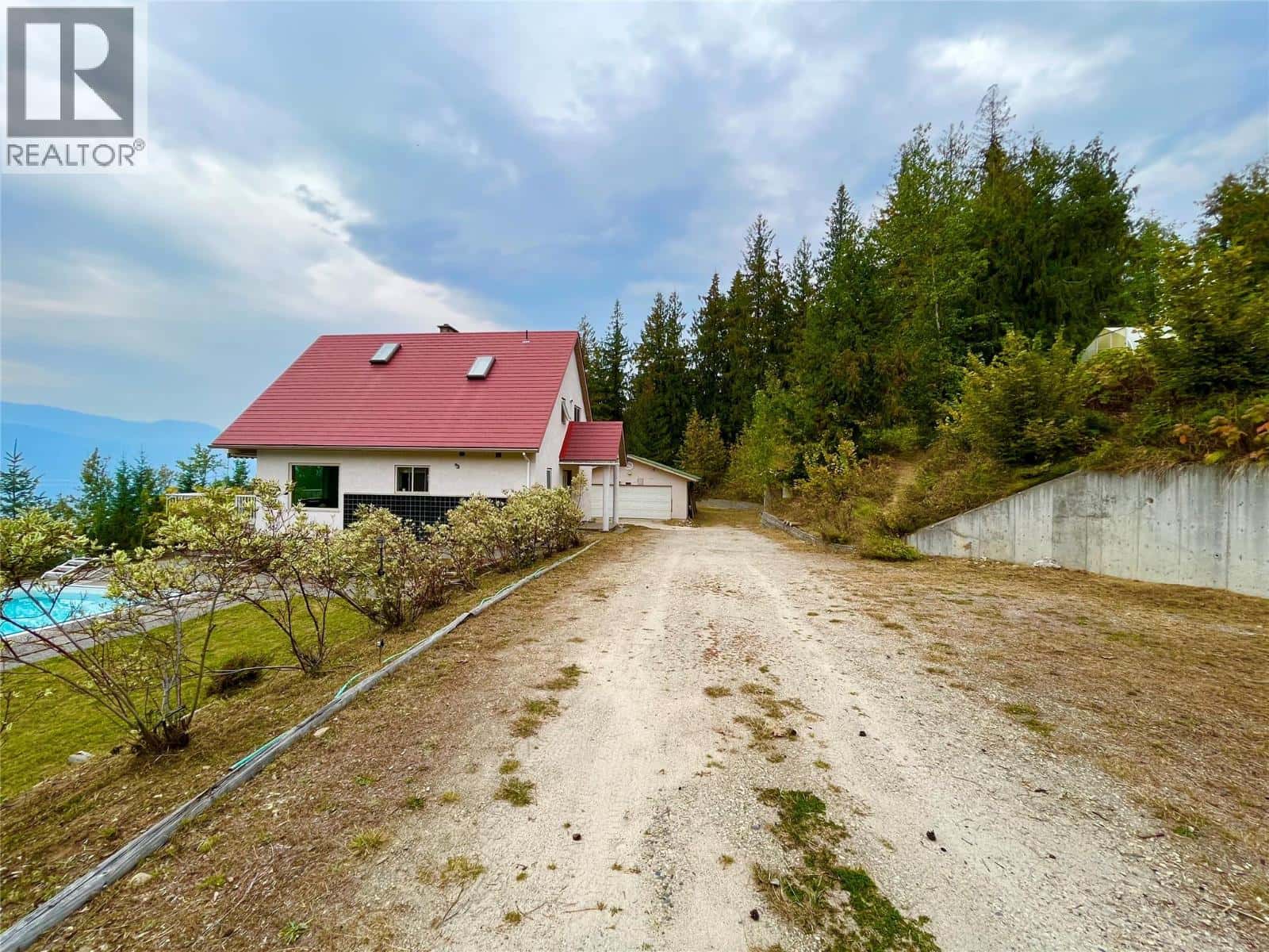 455 Crescent Bay Road — Nakusp, British Columbia - Photo 5 of 30