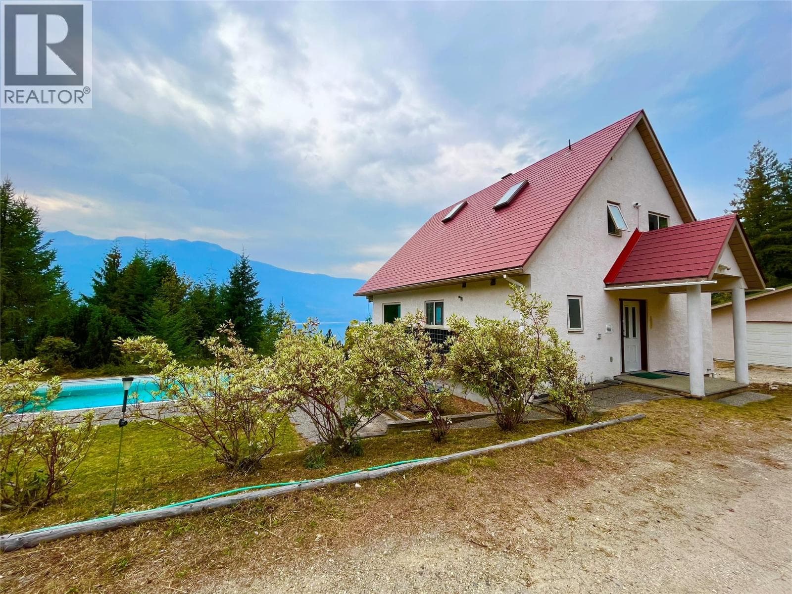 455 Crescent Bay Road — Nakusp, British Columbia - Main photo