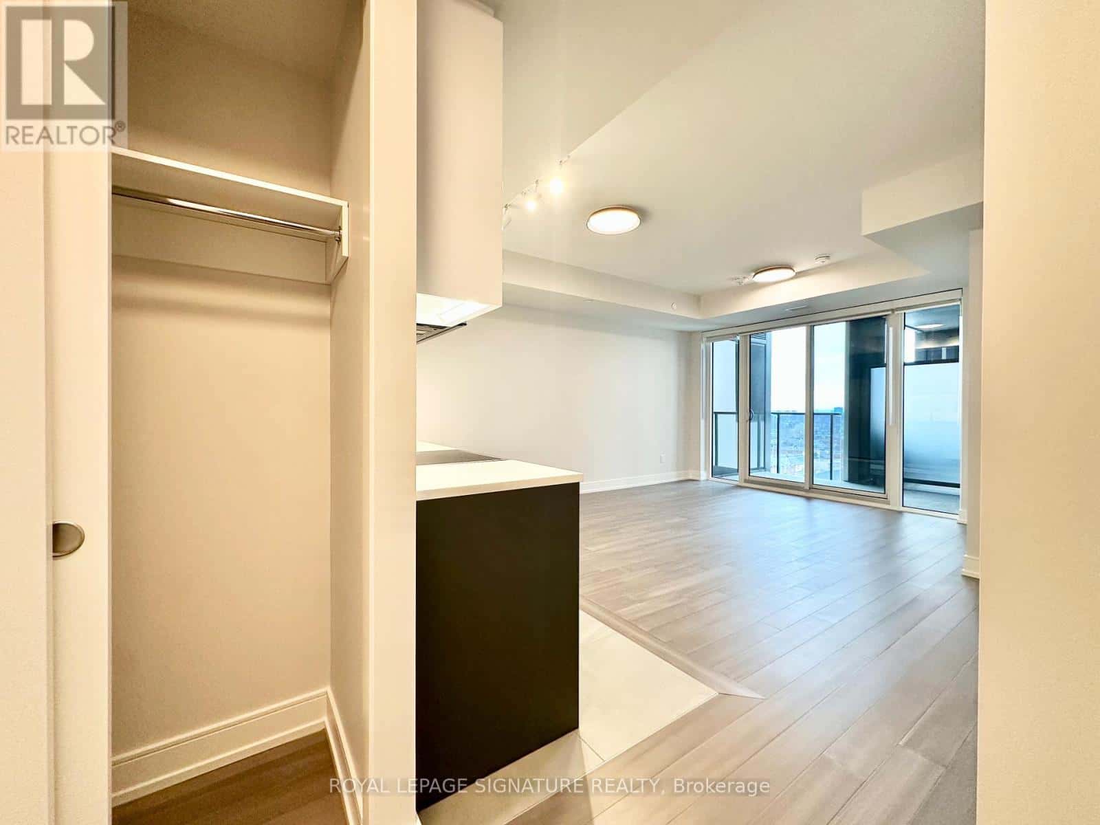 810 - 664 SPADINA AVENUE — Toronto (University), Ontario - Photo 3 of 56