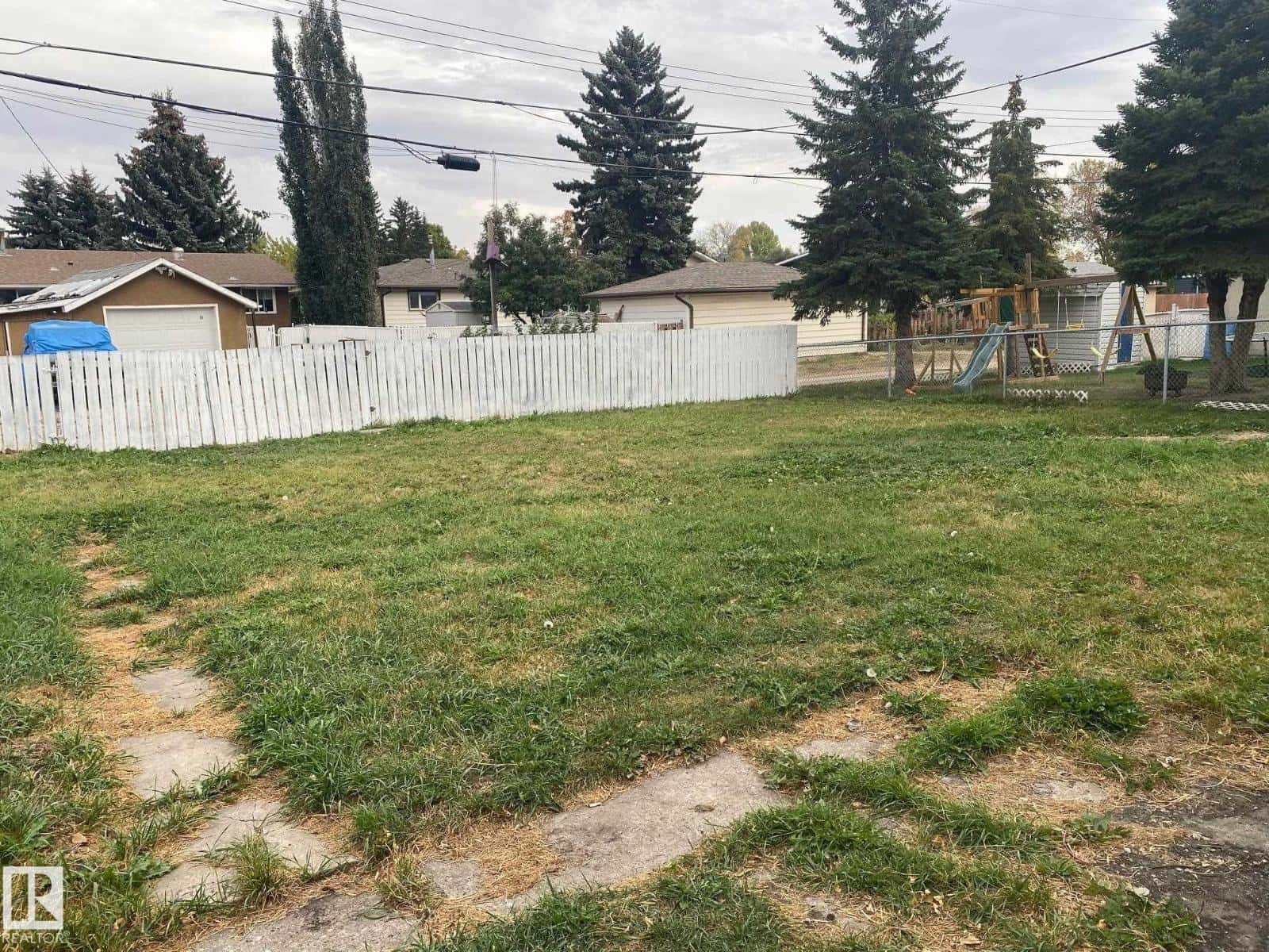 5411 48 ST — Wetaskiwin, Alberta - Photo 3 of 29