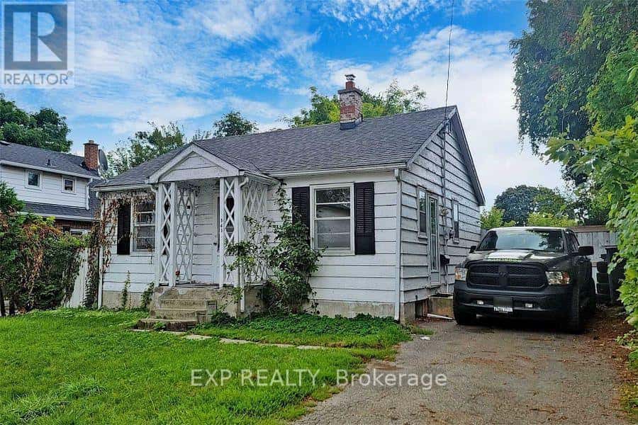 563 DEVON AVENUE — Oshawa (Donevan), Ontario - Photo 2 of 18