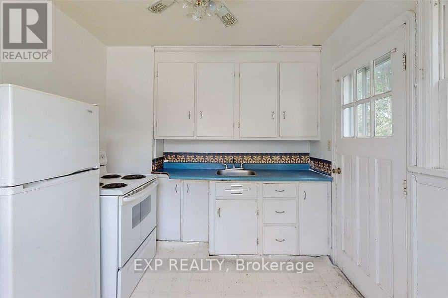 563 DEVON AVENUE — Oshawa (Donevan), Ontario - Photo 5 of 18