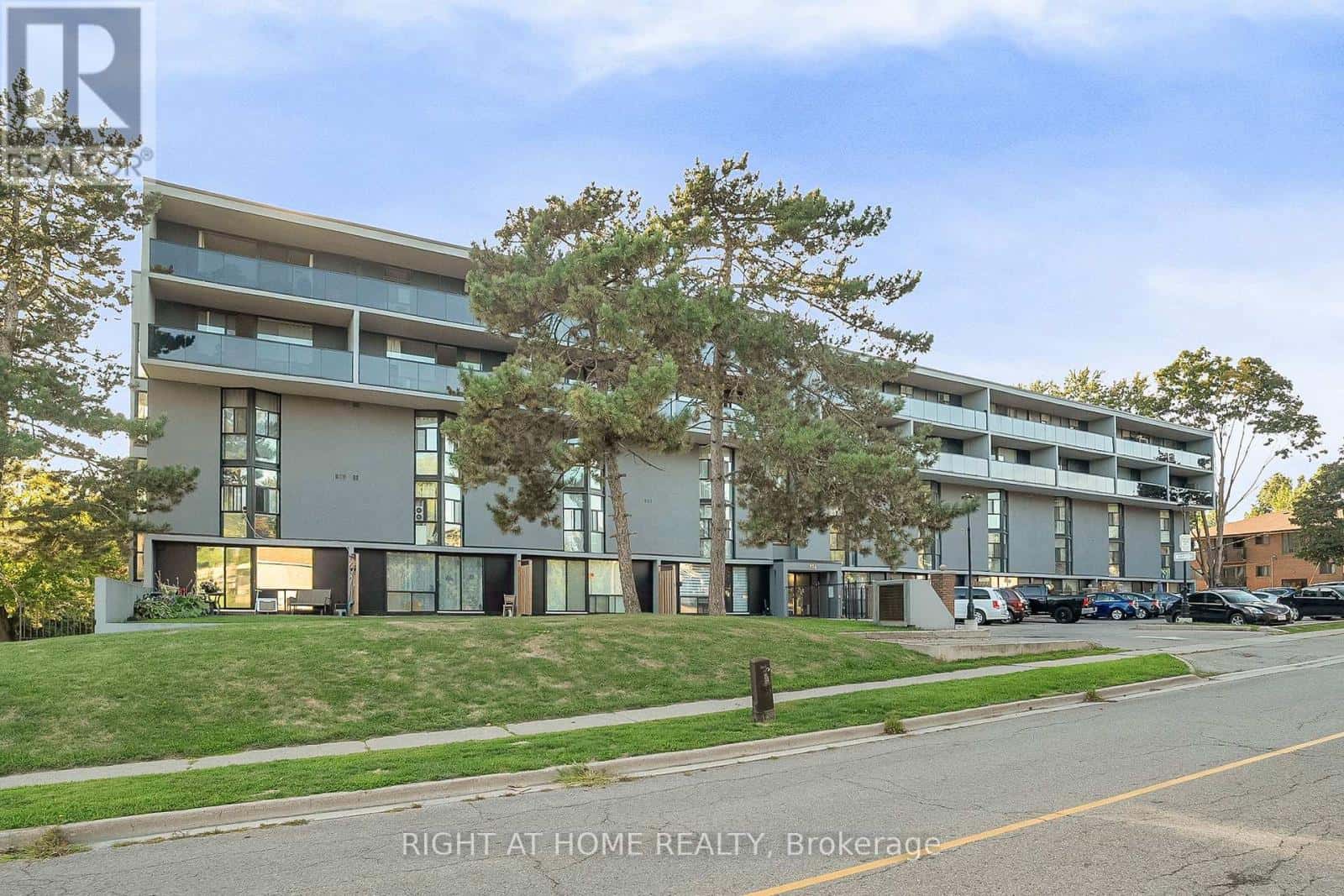 110 - 454 CENTRE STREET S — Oshawa (Central), Ontario - Photo 2 of 49