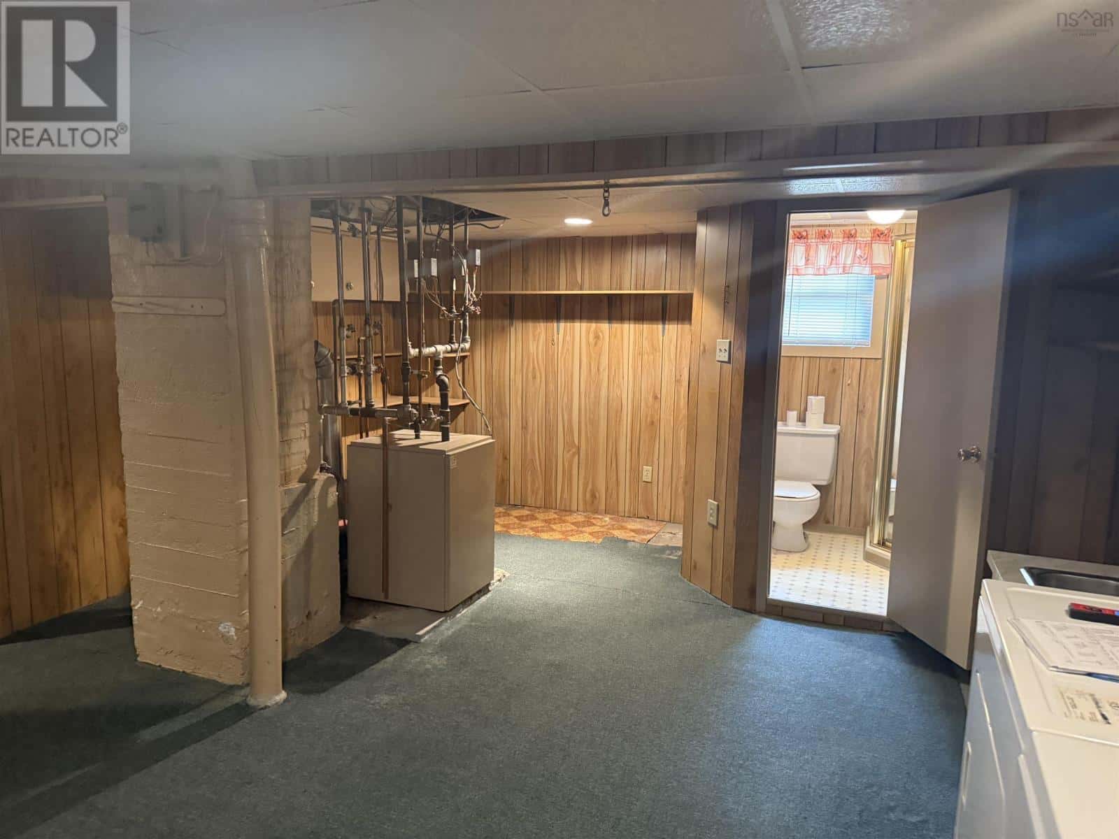 690 St. Joseph Street — New Waterford, Nova Scotia - Photo 4 of 96