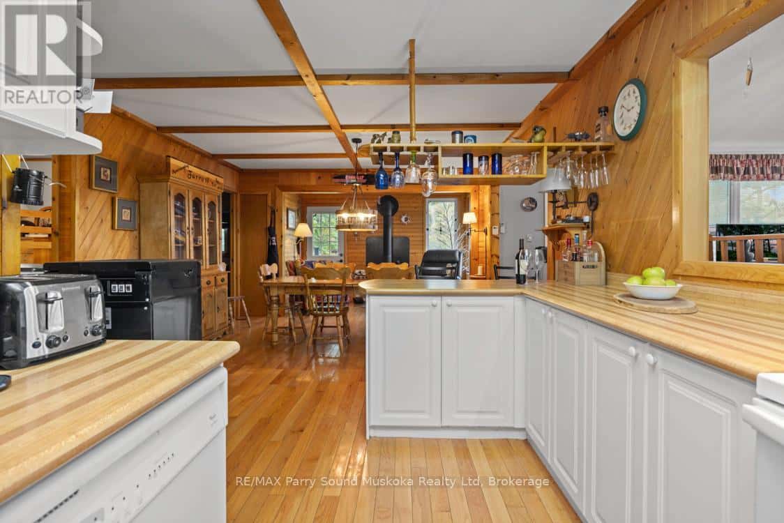 252 BURNETT'S ROAD — McKellar, Ontario - Photo 3 of 50