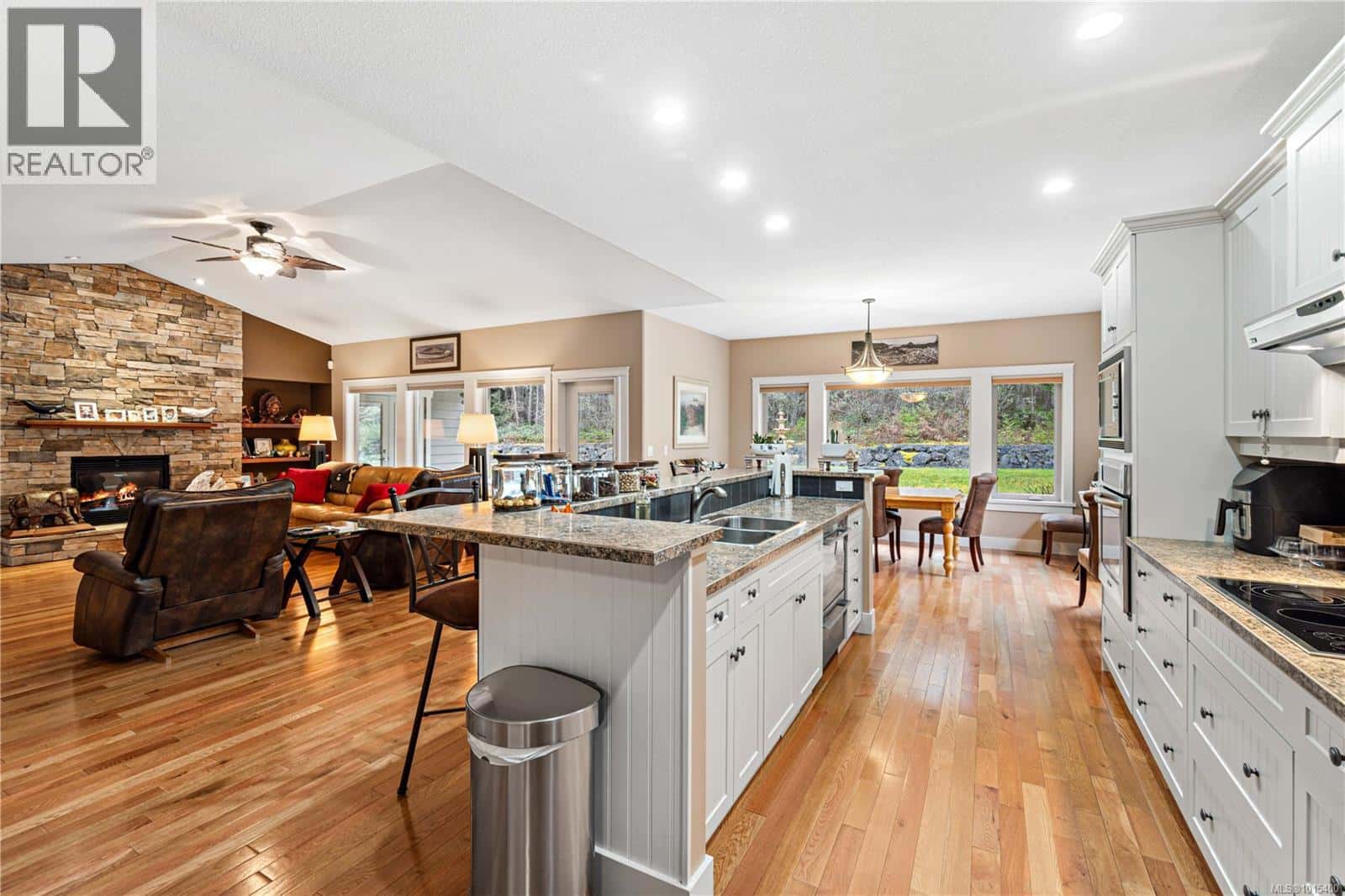 700 Wildgreen Way — Parksville, British Columbia - Photo 4 of 53