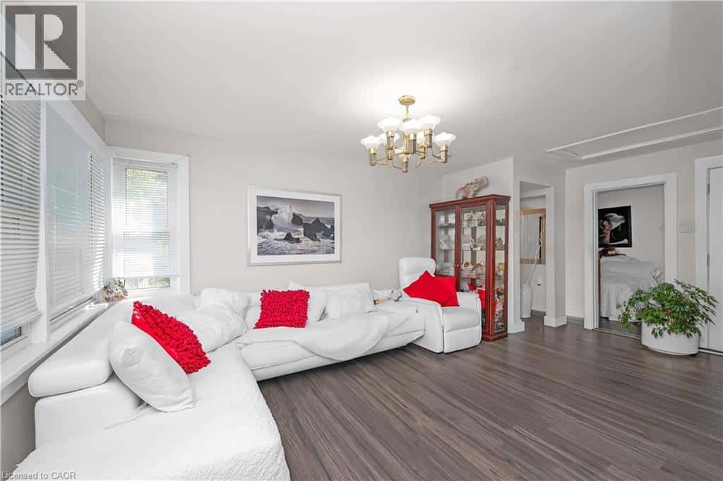 625 SIMS Avenue — Fort Erie, Ontario - Photo 5 of 17