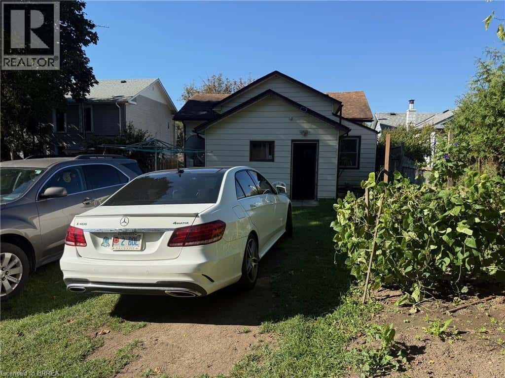 49 WEST RIVER Street — Paris, Ontario - Photo 3 of 11