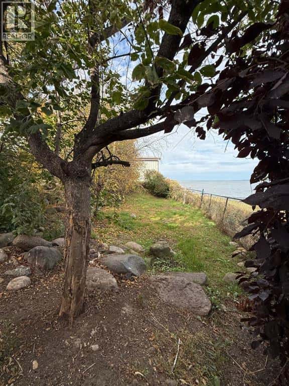 81 Peace River Avenue — Joussard, Alberta - Photo 5 of 37