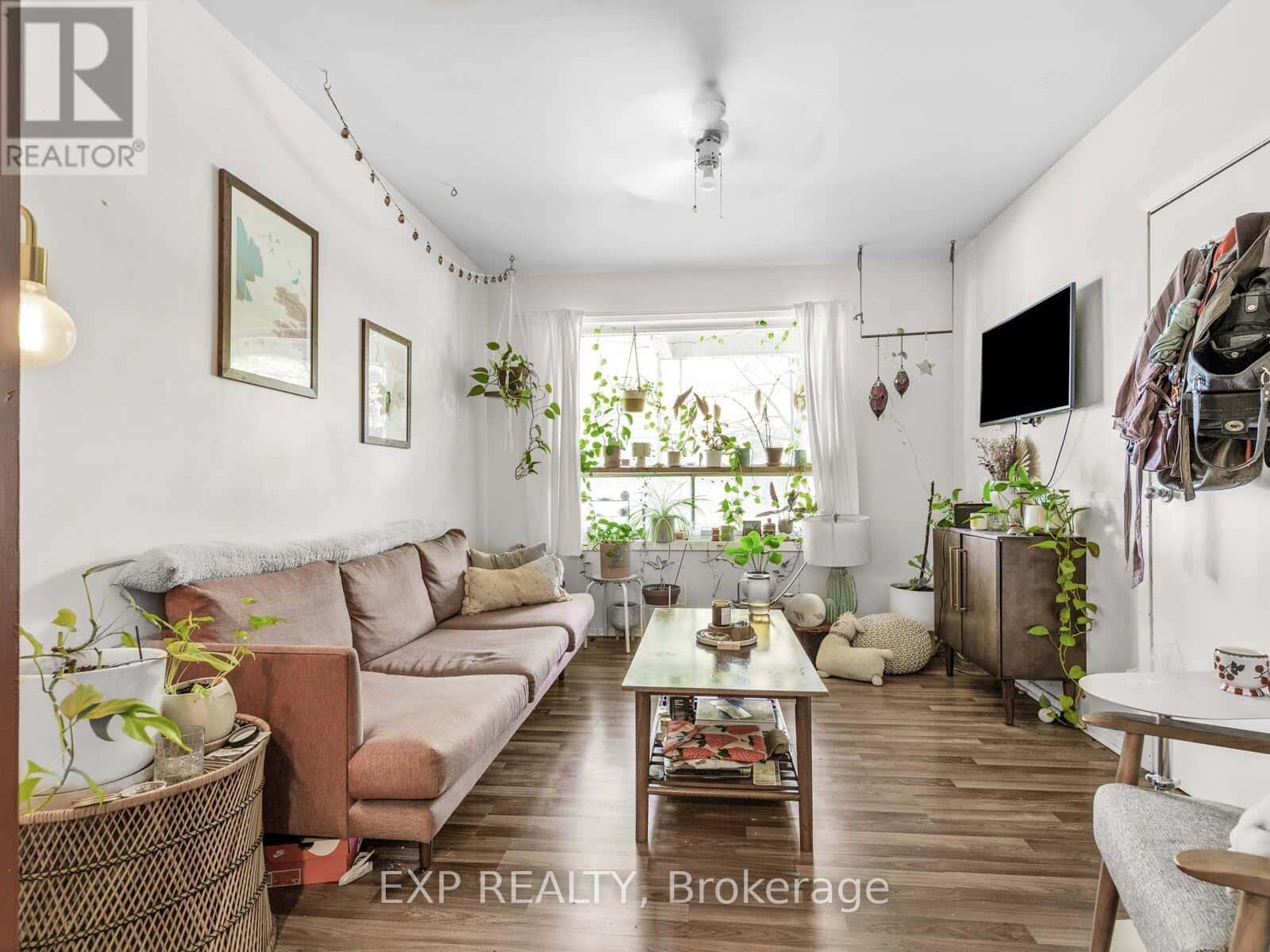 260 SHAW STREET — Toronto (Trinity-Bellwoods), Ontario - Photo 3 of 34