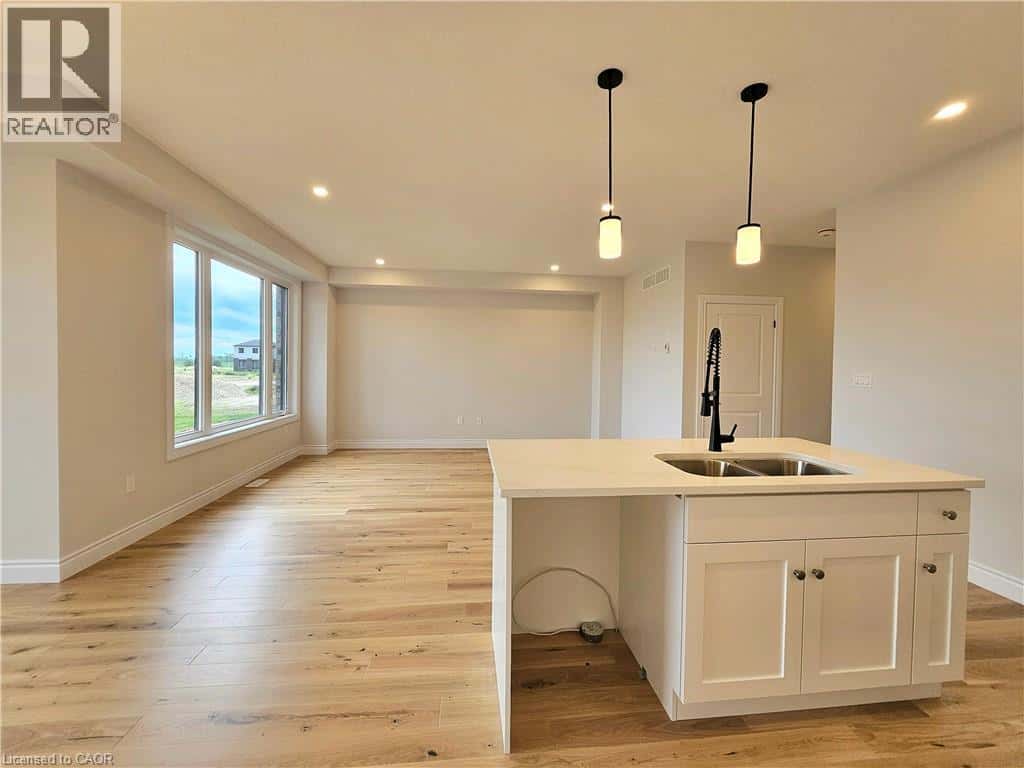 11 ANNE Street W — Harriston, Ontario - Photo 5 of 19