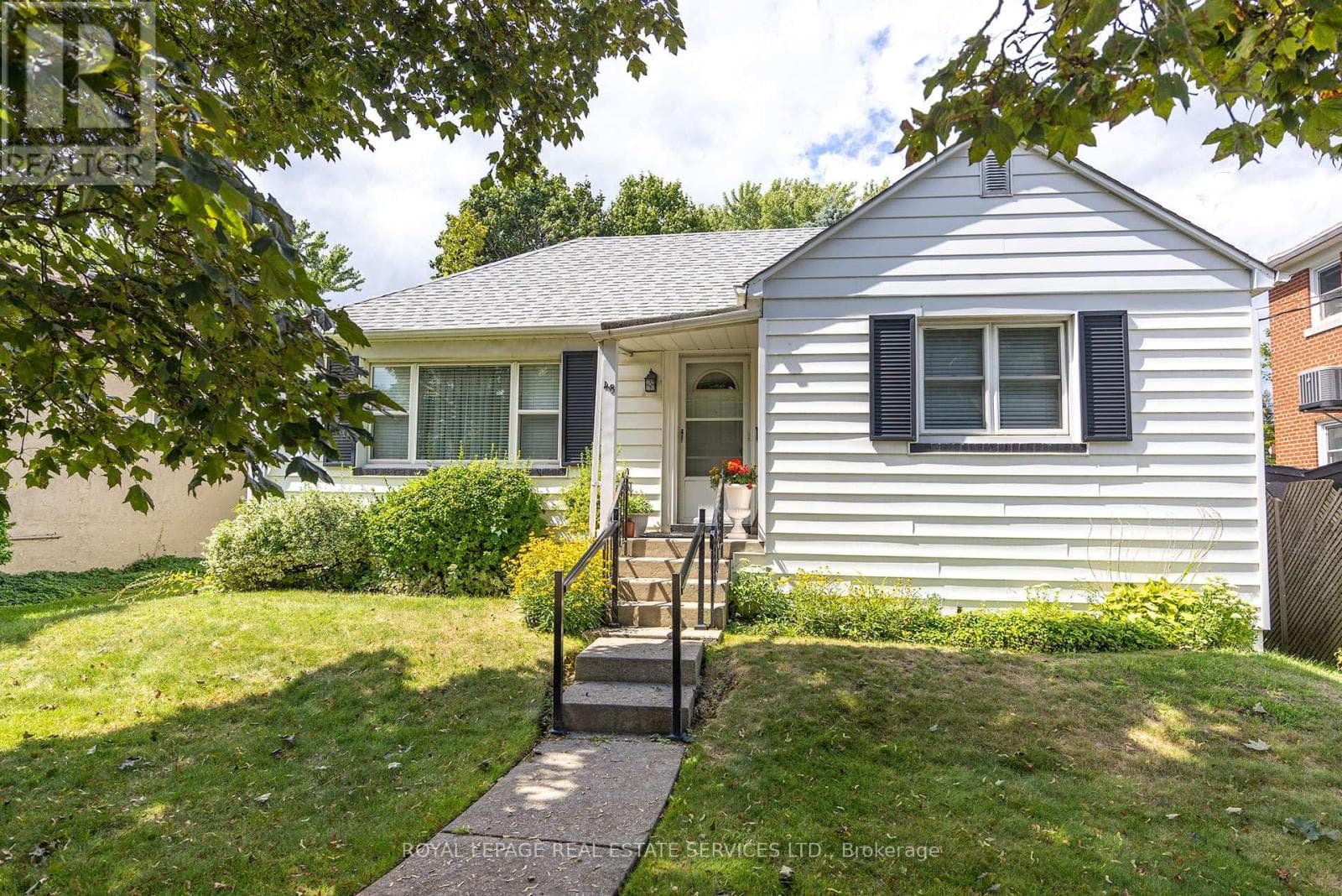 48 MINNEWAWA ROAD — Mississauga (Port Credit), Ontario - Main photo