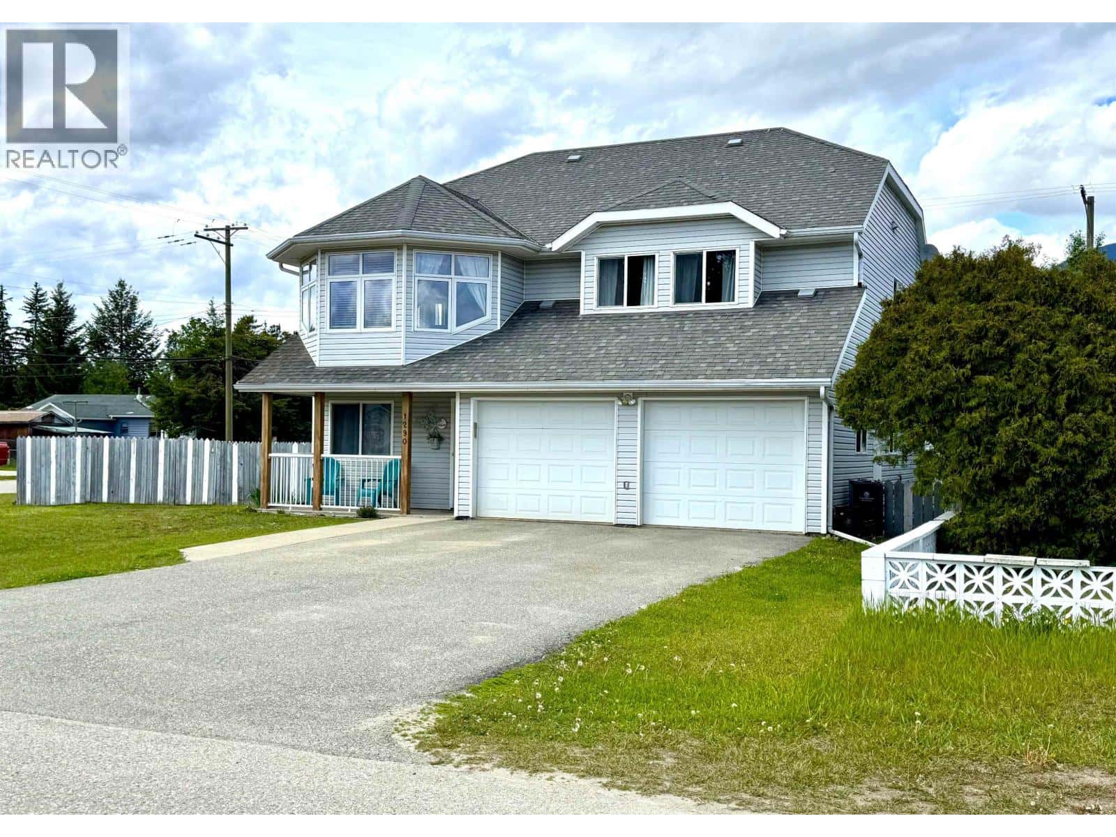 1290 8TH AVENUE — Valemount, British Columbia - Photo 2 of 35