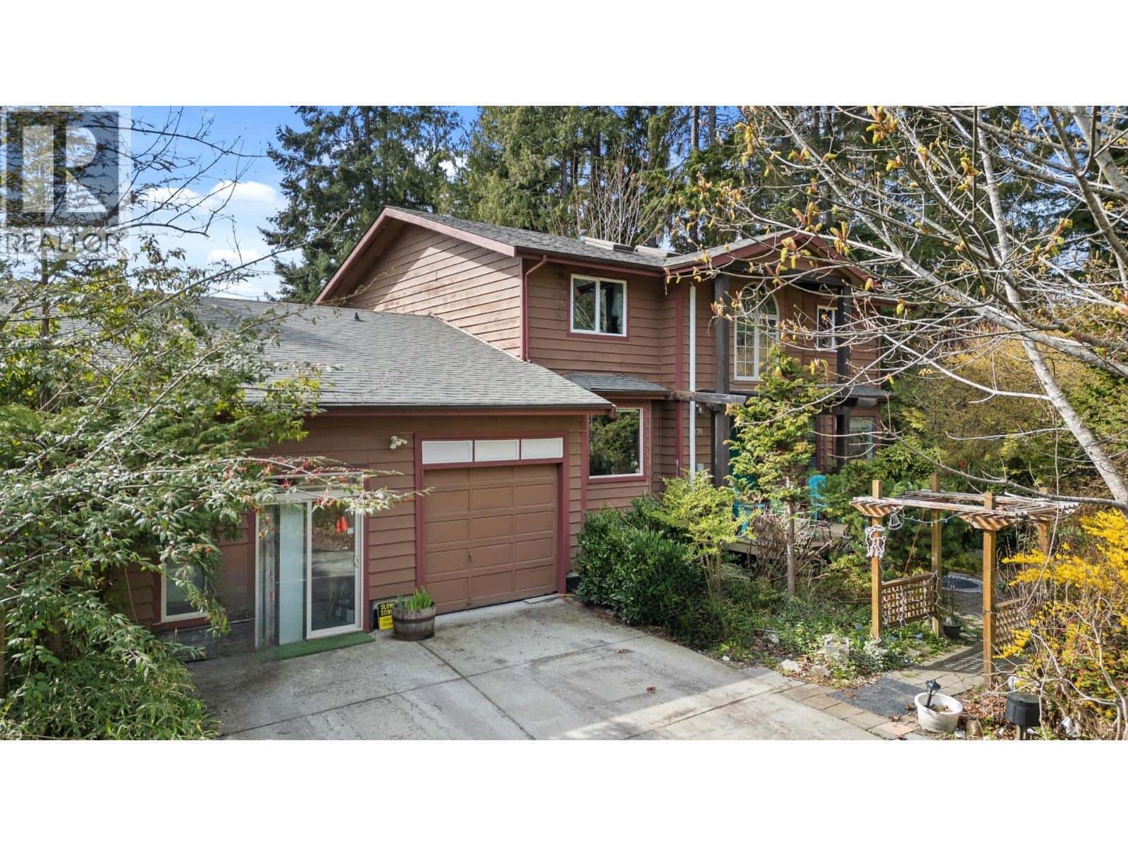 6279-6283 SECHELT INLET ROAD — Sechelt, British Columbia - Photo 2 of 40