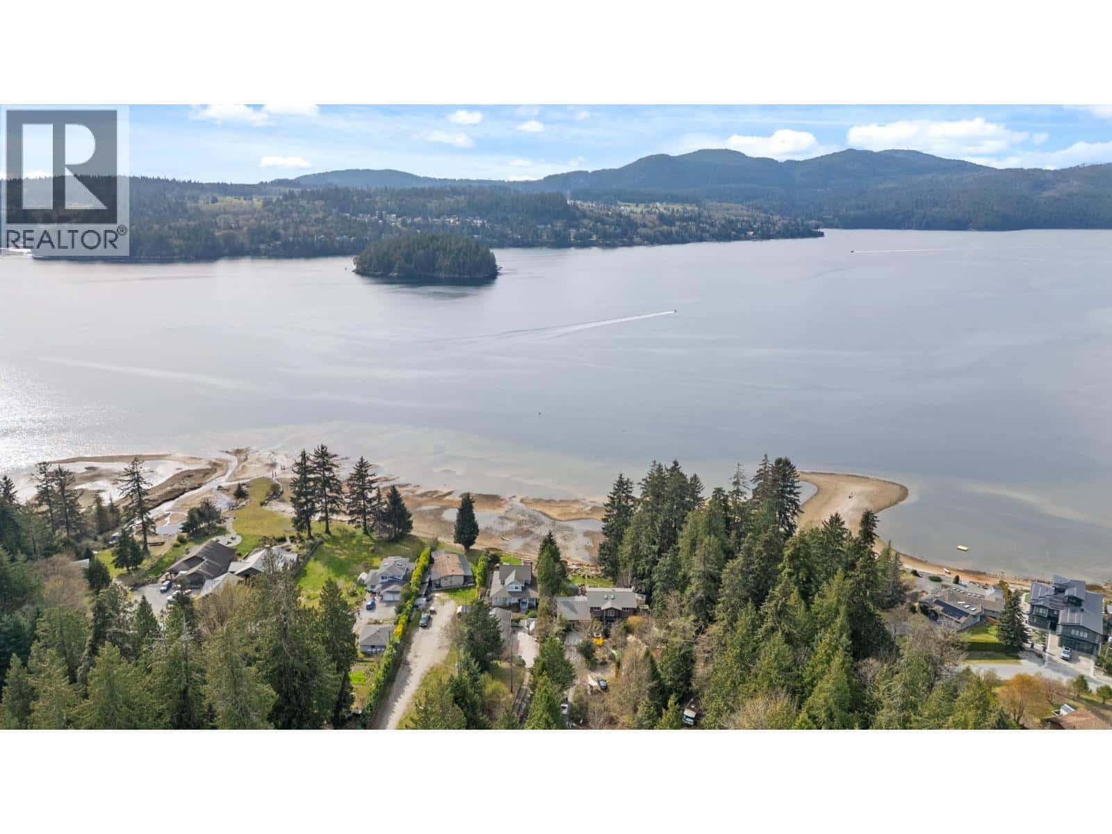 6279-6283 SECHELT INLET ROAD — Sechelt, British Columbia - Photo 5 of 40