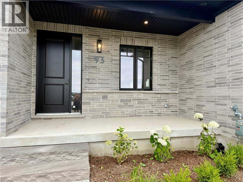 93 BEDELL Drive — Drayton, Ontario - Photo 3 of 31