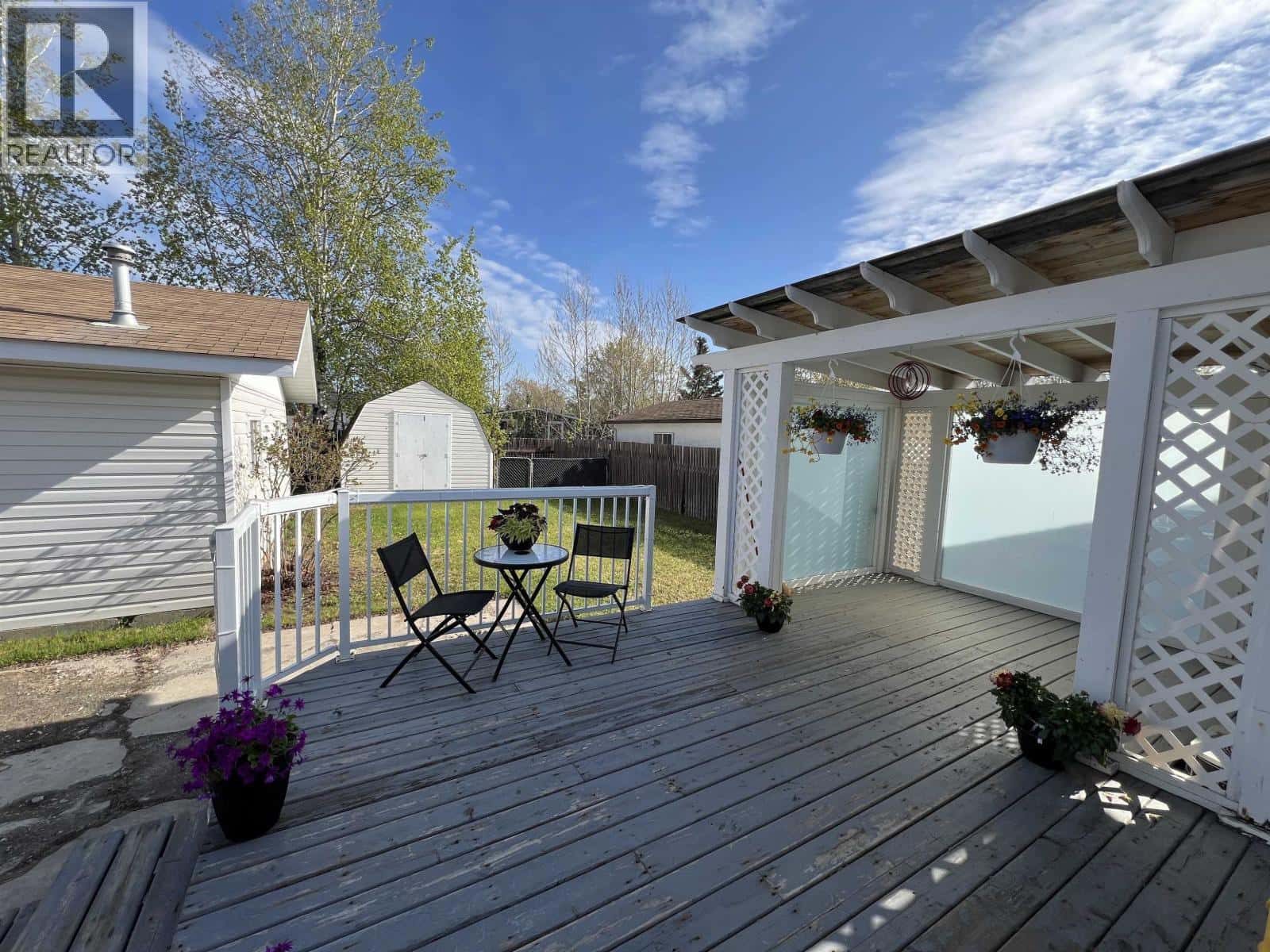 4028 POPLAR AVENUE — Fort Nelson, British Columbia - Photo 4 of 39