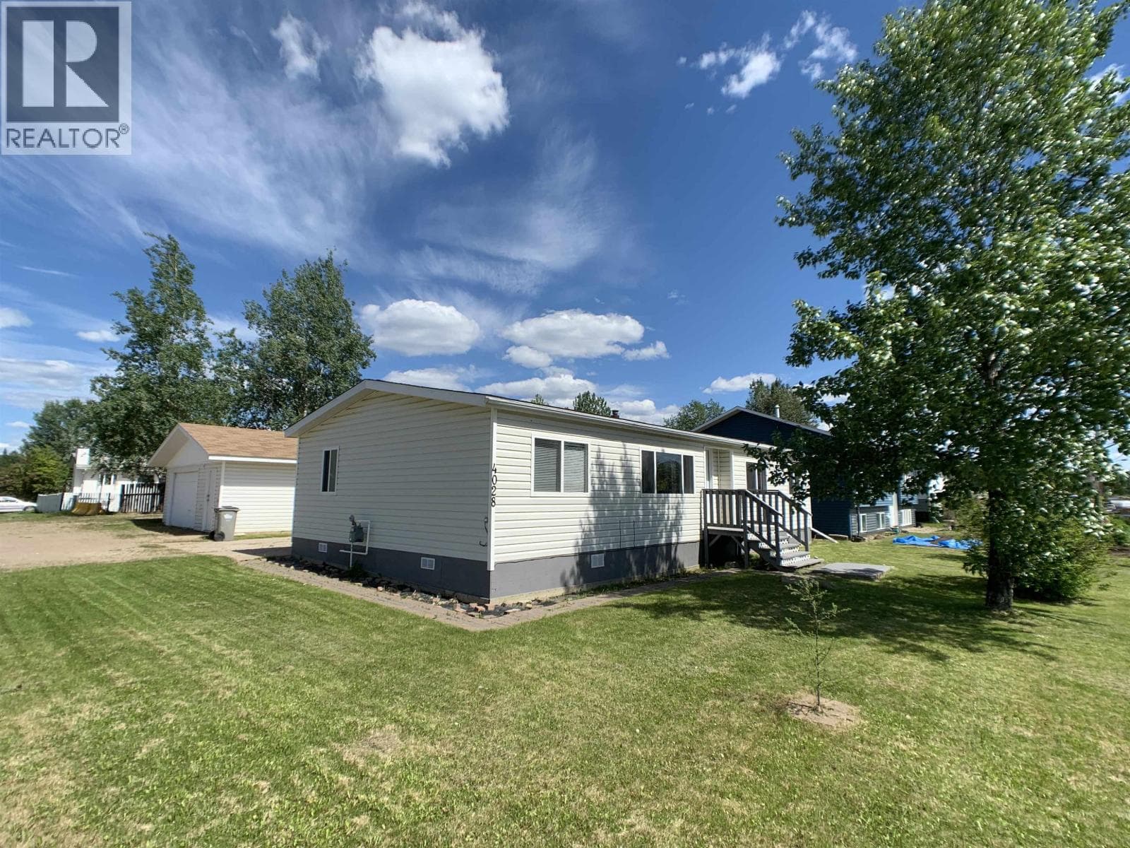 4028 POPLAR AVENUE — Fort Nelson, British Columbia - Main photo