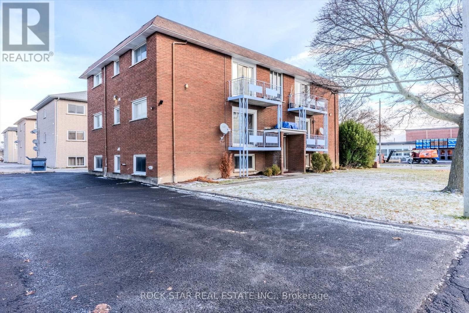 23 SAINT ANDREWS AVENUE — Welland (Lincoln/Crowland), Ontario - Main photo