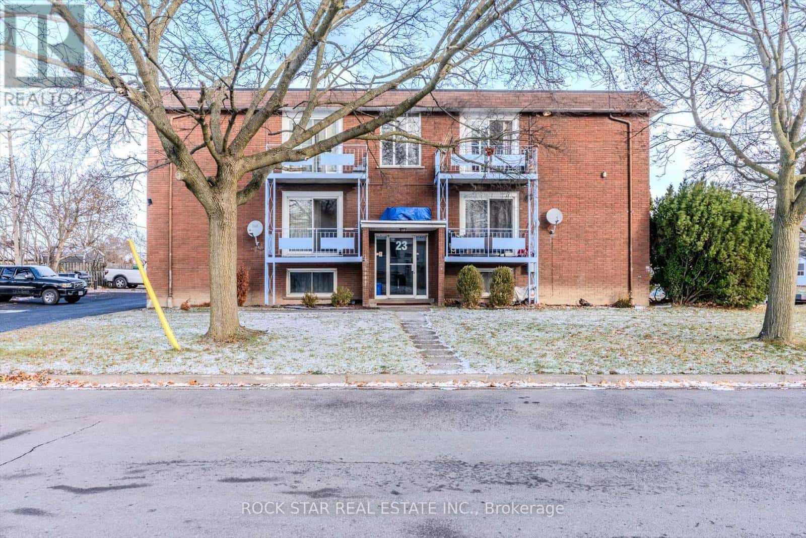 23 SAINT ANDREWS AVENUE — Welland (Lincoln/Crowland), Ontario - Photo 3 of 19