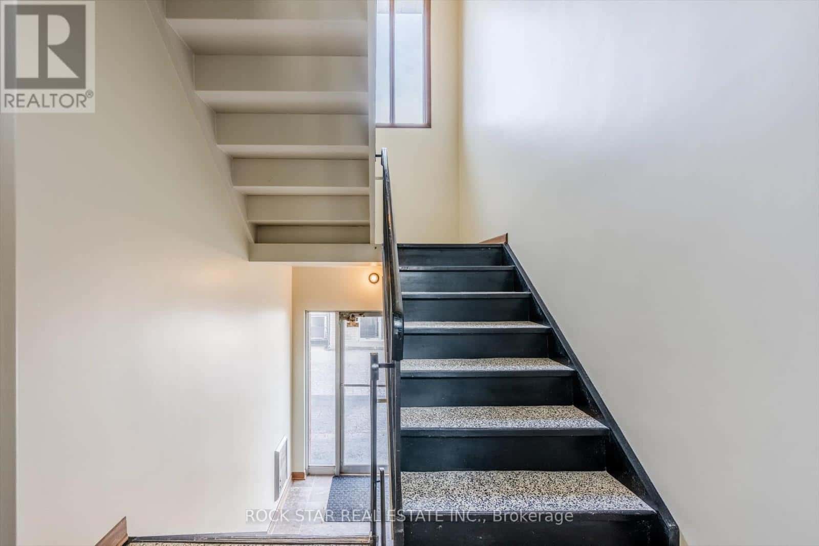 23 SAINT ANDREWS AVENUE — Welland (Lincoln/Crowland), Ontario - Photo 4 of 19