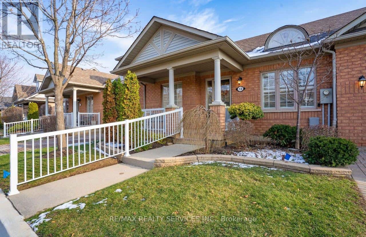 7 - 13 AMBERHILL TRAIL — Brampton (Sandringham-Wellington), Ontario - Photo 2 of 35