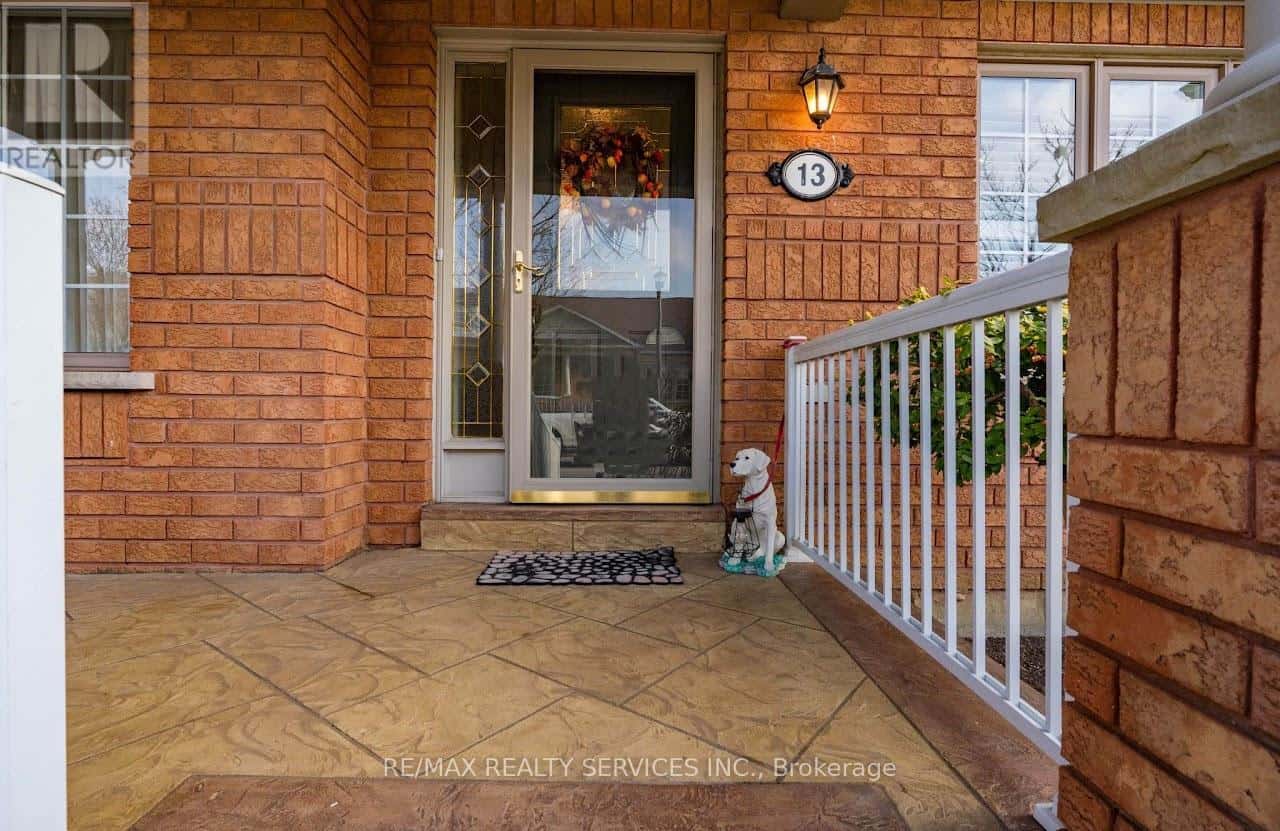 7 - 13 AMBERHILL TRAIL — Brampton (Sandringham-Wellington), Ontario - Photo 4 of 35