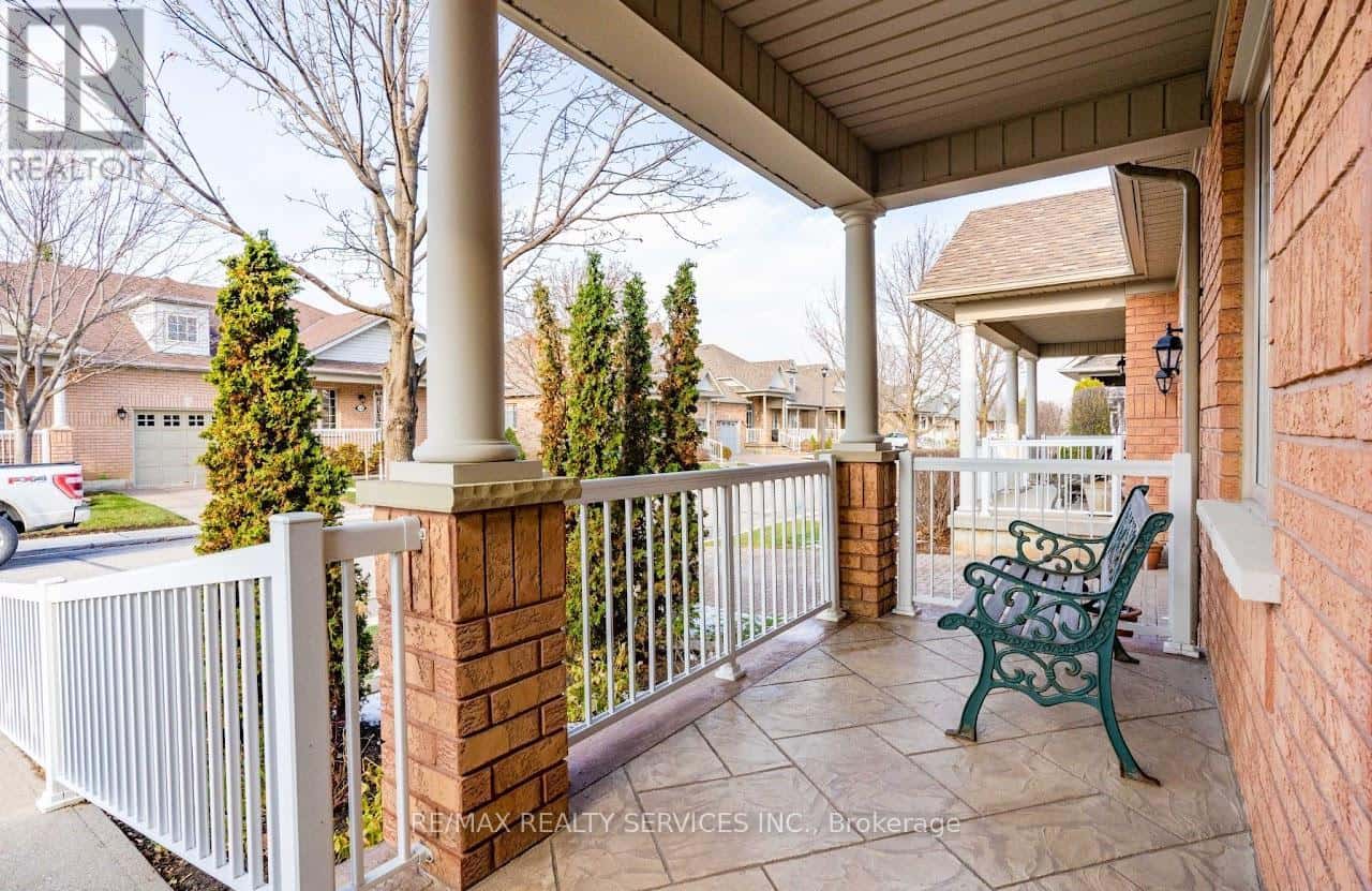 7 - 13 AMBERHILL TRAIL — Brampton (Sandringham-Wellington), Ontario - Photo 5 of 35