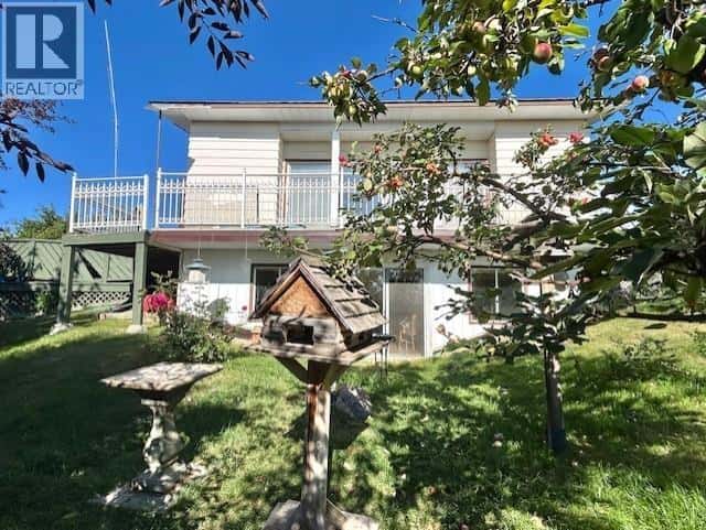 5403 LIARD STREET — Fort Nelson, British Columbia - Photo 4 of 40