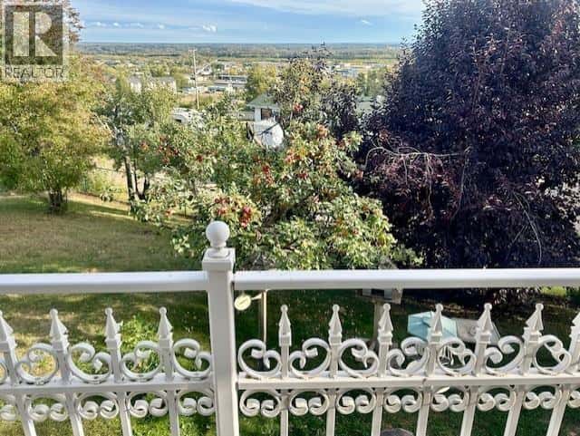 5403 LIARD STREET — Fort Nelson, British Columbia - Photo 5 of 40