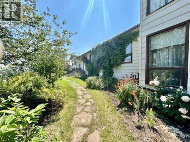 5403 LIARD STREET — Fort Nelson, British Columbia - Photo 3 of 40