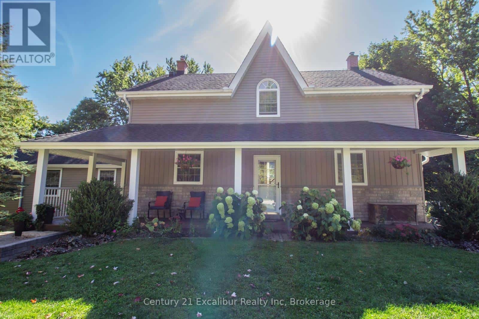 8583 SDRD 15 — Centre Wellington, Ontario - Photo 2 of 37