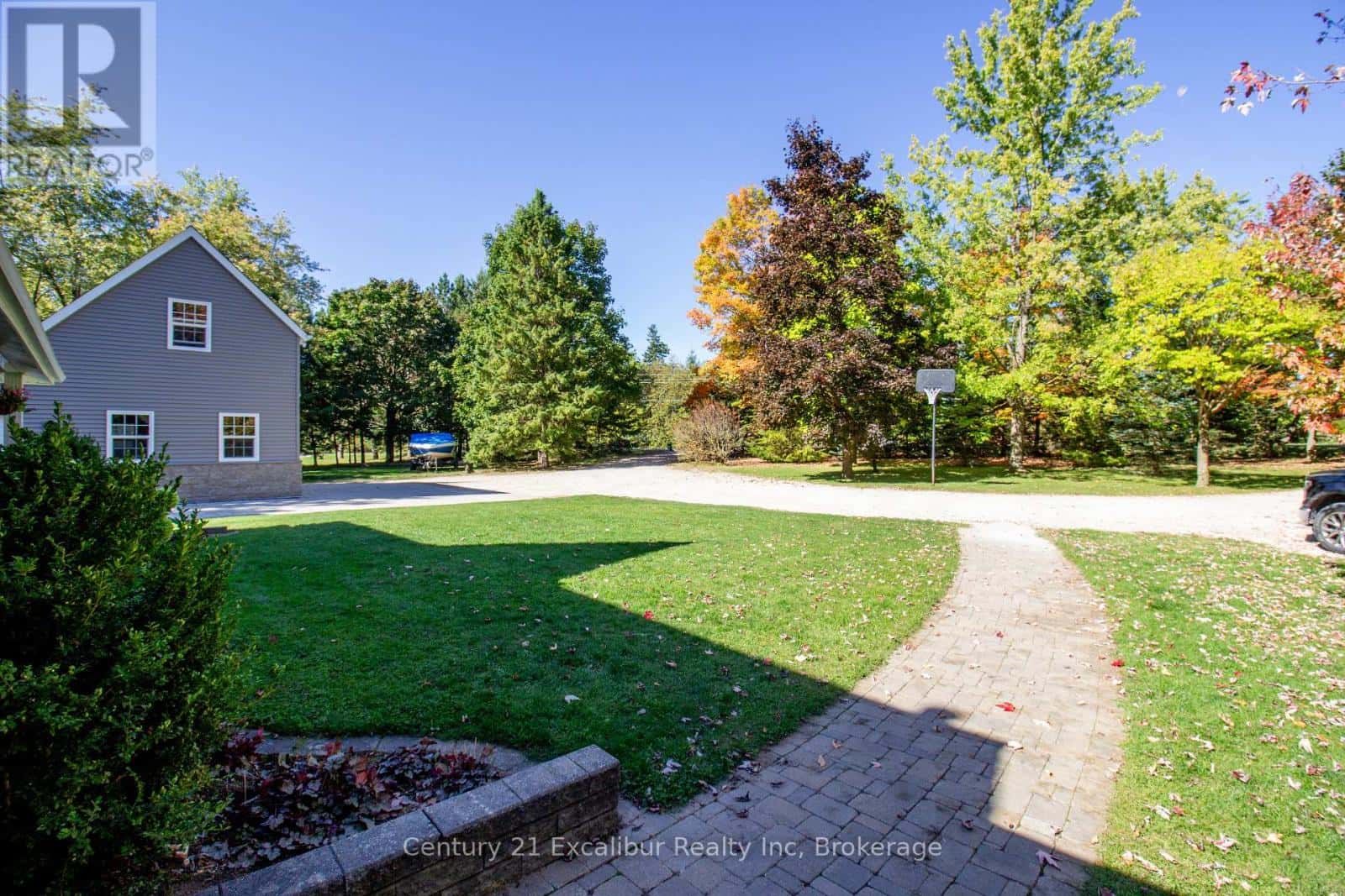 8583 SDRD 15 — Centre Wellington, Ontario - Photo 3 of 37