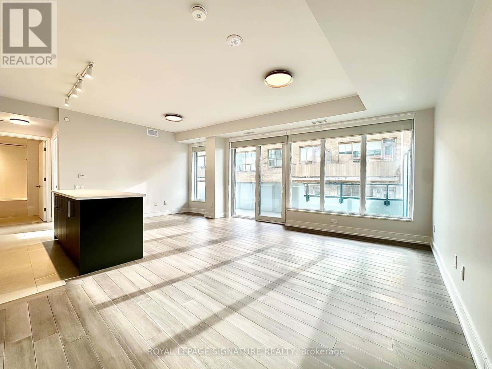 903 - 2525 BATHURST STREET — Toronto (Forest Hill North), Ontario - Photo 3 of 40